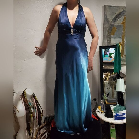 Y2K Cache Backless Maxi Dress in Ombre Blue - Picture 2 of 16